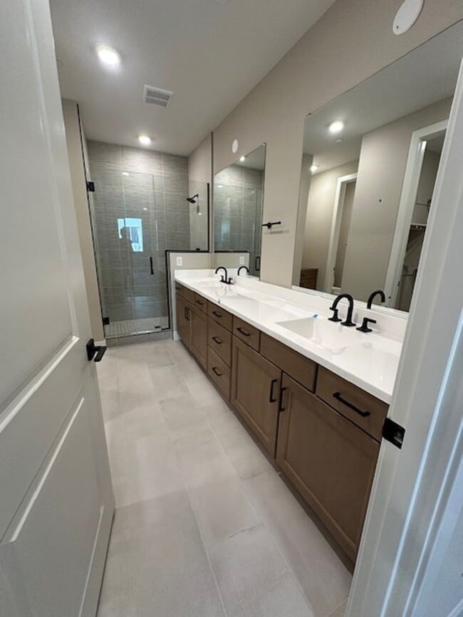 Building Photo - 2121 W Sonoran Desert Dr