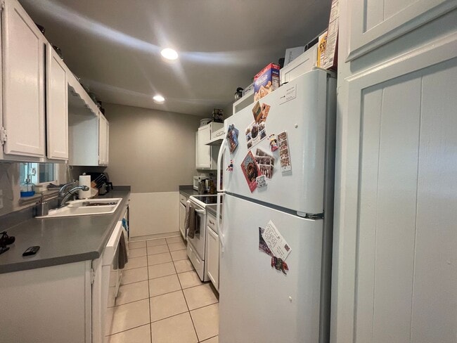 Building Photo - $0 DEPOSIT OPTION. CHARMING 3-BEDROOM HOME WITH LARGE YARD AND EASY ACCESS TO I-25 AND I-225