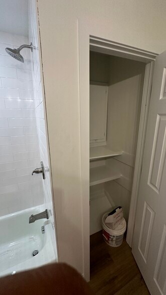 Guest Bath Closet - 12805 Rivercrest Dr
