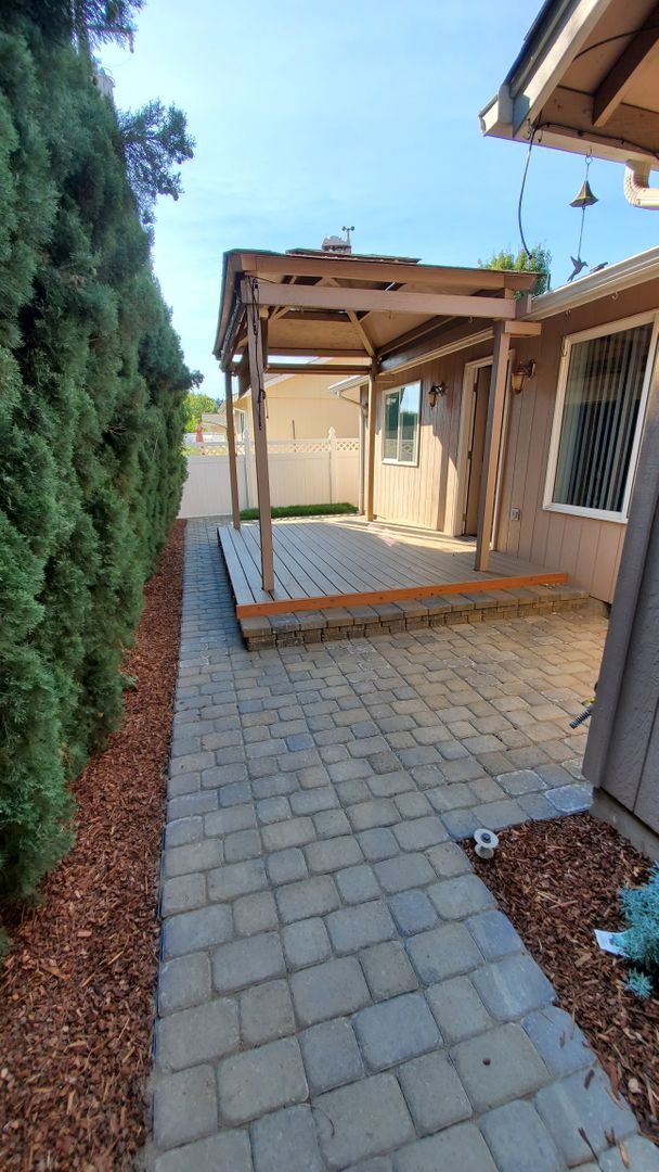Building Photo - North Albany 3 Bedroom - Available in October