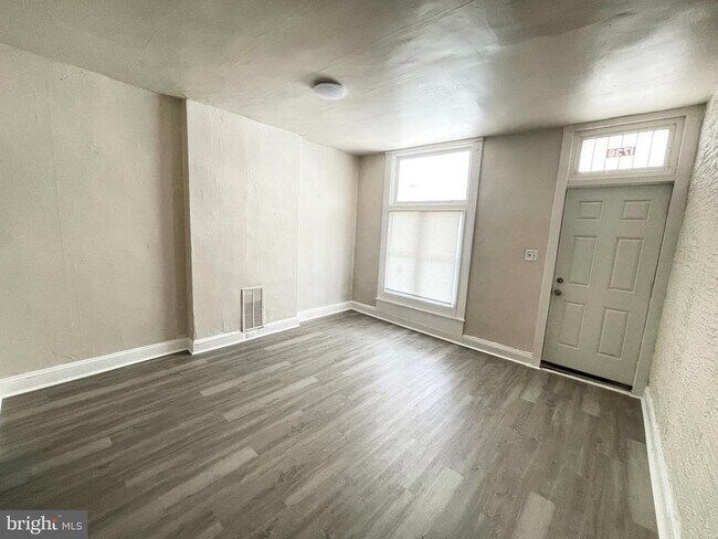 Building Photo - 1736 Darley Ave