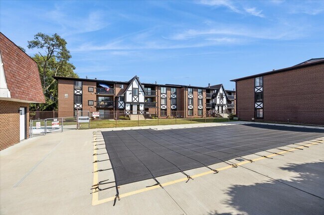 Building Photo - 13620 Lamon Ave