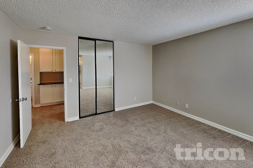 Building Photo - 3143 Regal Oak Dr
