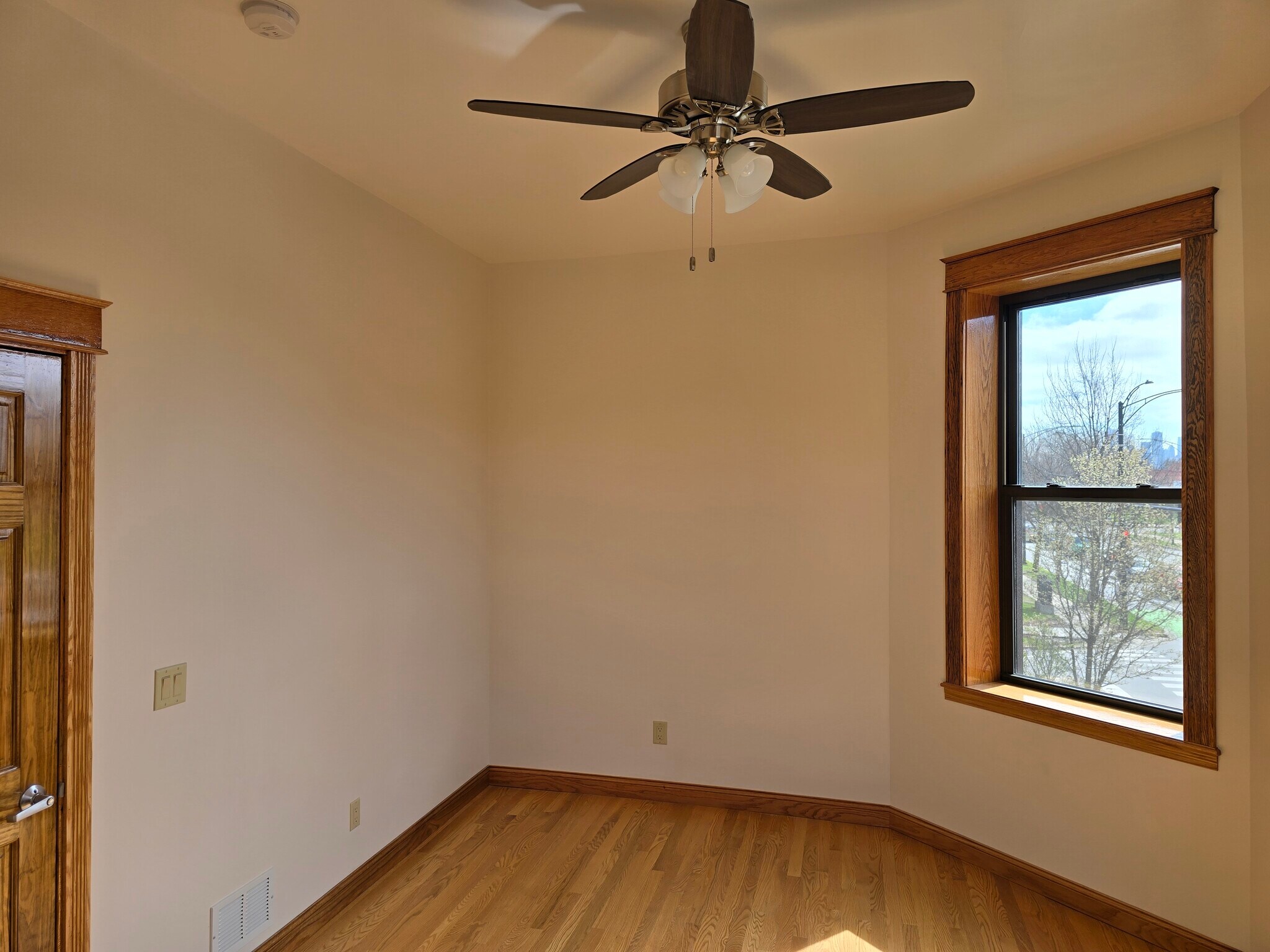 2nd bedroom - 1204 N Kedzie Ave