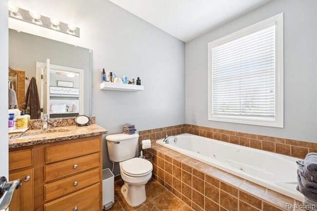 Building Photo - 537 Lewis St