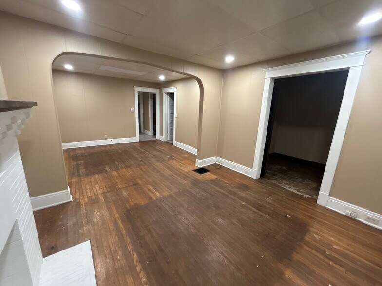 Building Photo - 425 Cumberland Ave