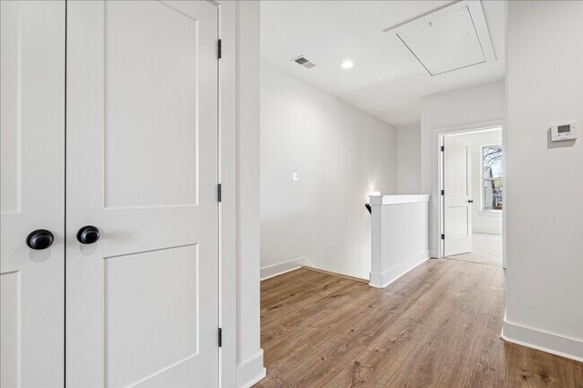 Building Photo - 5486 End Vlg