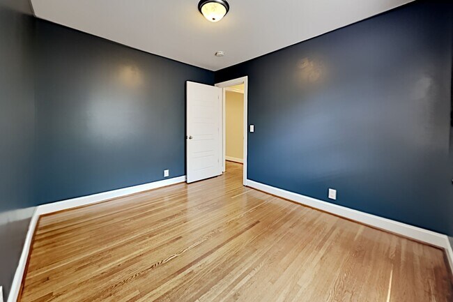 Building Photo - 534 Whispering Hills Dr
