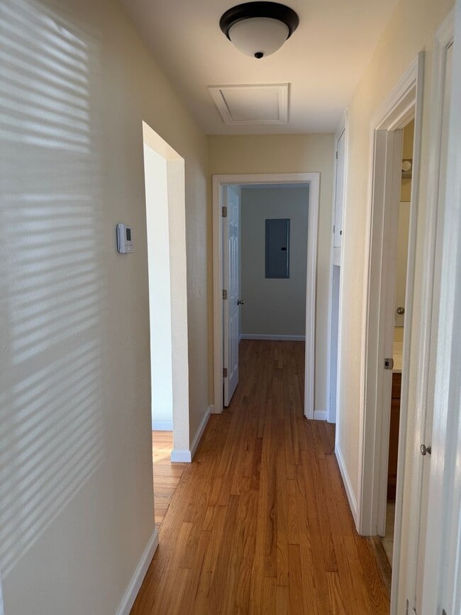 Building Photo - 304 W Chicago St