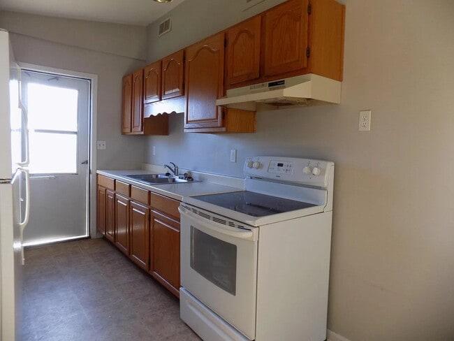 Building Photo - 1425 Evans Ave