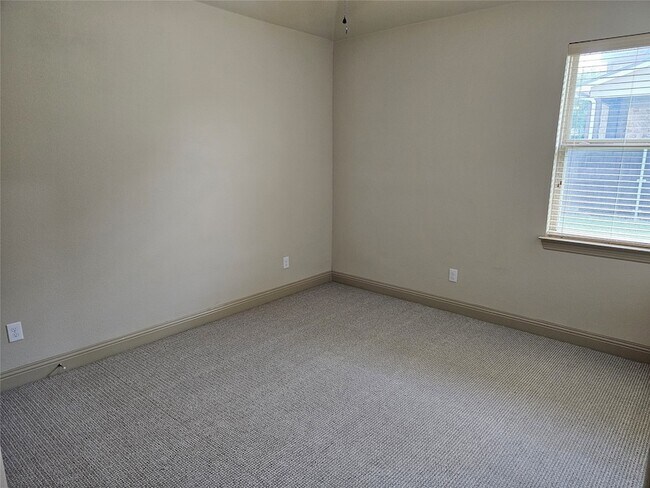 Building Photo - 4012 Eaton Park Dr