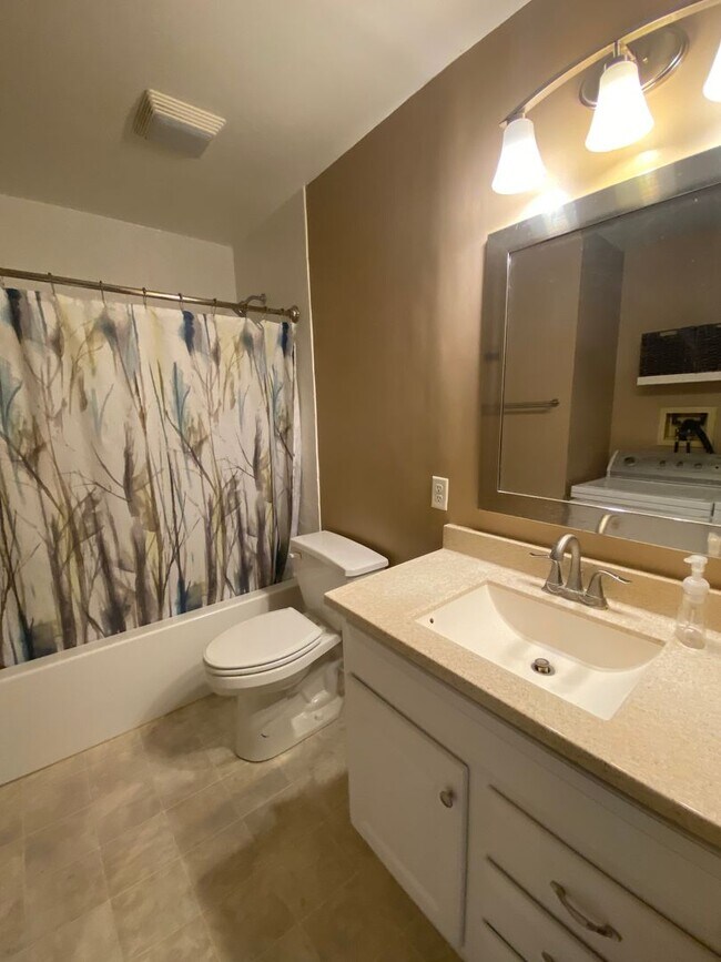 Building Photo - Charming 2 BR / 1.5 Townhome in Lancaster City Coming Soon