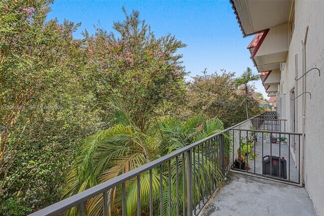 Building Photo - 6709 N Kendall Dr