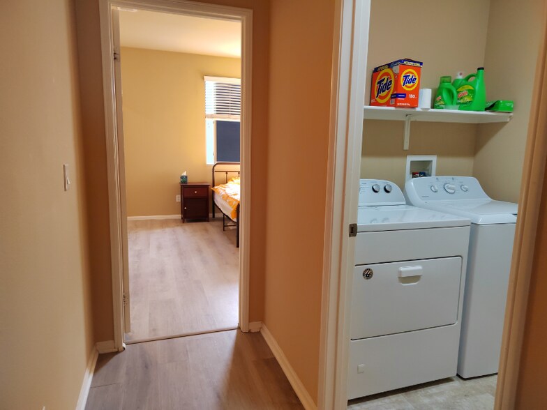 Building Photo - 5867 Berryhill Dr
