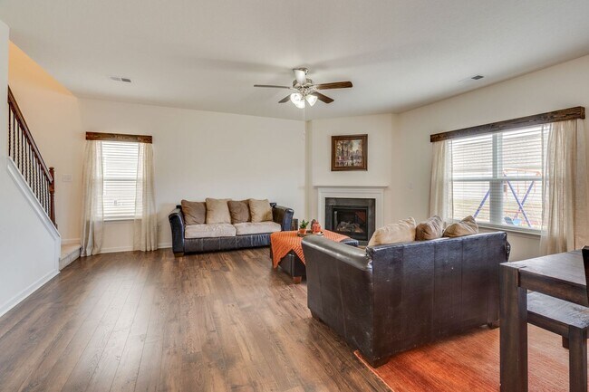 Building Photo - 4 bed/2.5 bath in Kingsport, TN