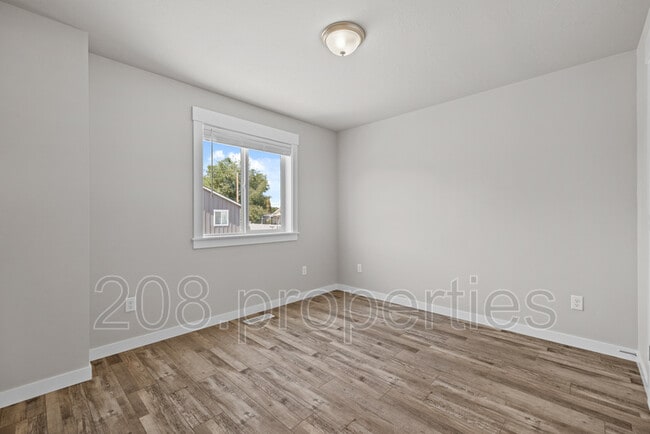 Building Photo - 435 2nd Ave N