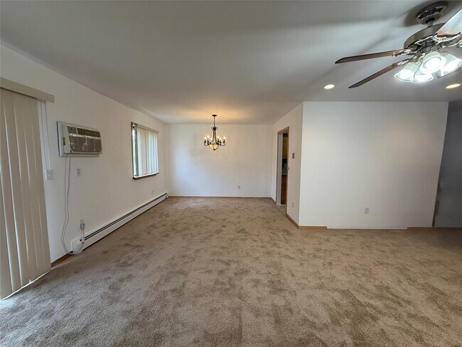 Building Photo - 1608 Cherry Hill Dr