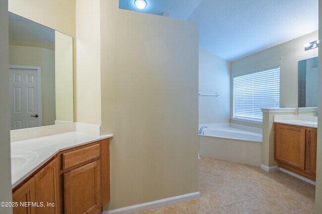 Building Photo - 3466 Laurel Leaf Dr