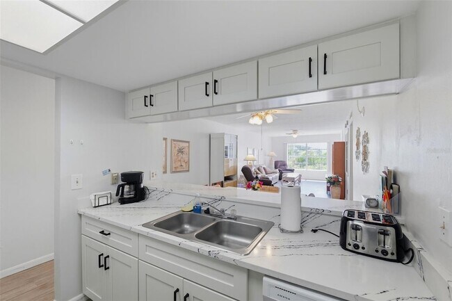 Building Photo - 12760 Indian Rocks Rd