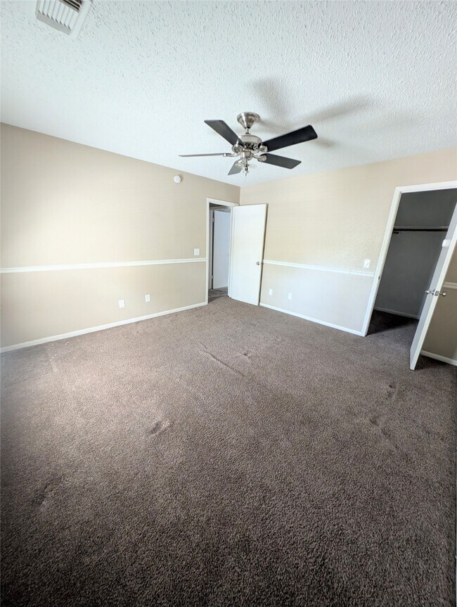 Building Photo - 9303 Palm Shores Dr