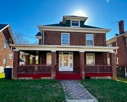 Building Photo - 1726 Chapman Ave SW