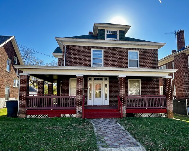 Building Photo - 1726 Chapman Ave SW