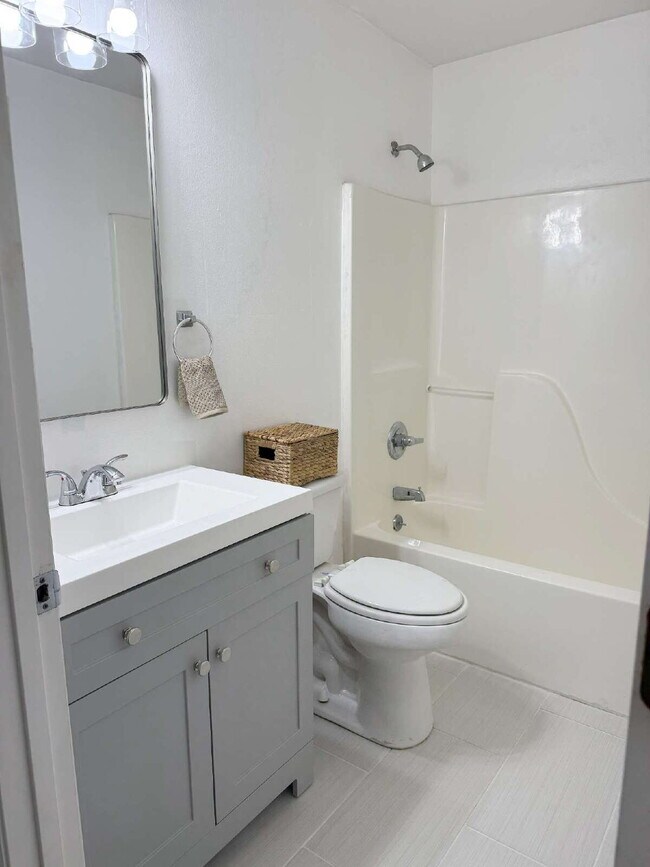 Building Photo - Cocoa Duplex
