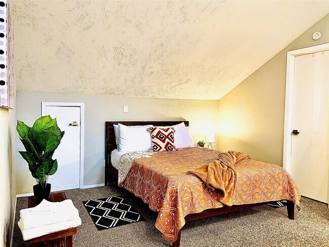 Building Photo - 12900 Walden Rd