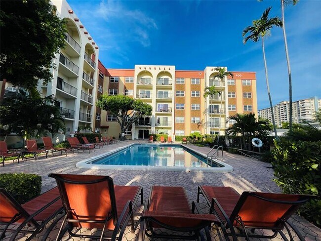 Building Photo - 400 N Riverside Dr