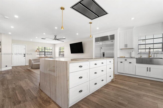 Building Photo - 9161 Vineyard Lake Dr