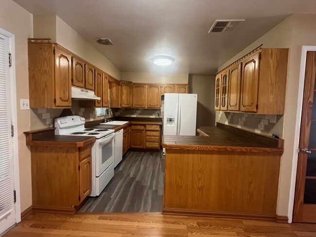 Building Photo - 6448 Iris Way