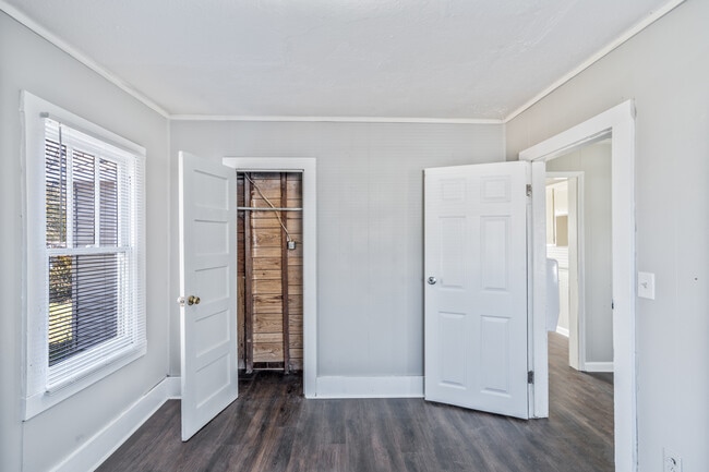 Building Photo - 207 Sunset Ave