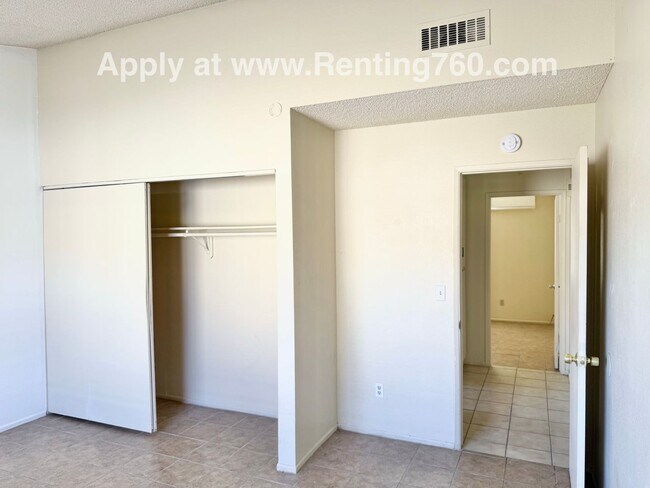 Building Photo - Spacious 2 Bed 1 Bath Home With Indoor Lau...