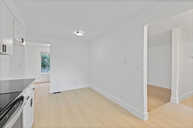 Building Photo - Charming 3-Bedroom Home on Quiet Cul-de-Sac