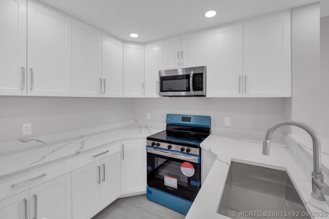 Building Photo - 12600 SW 5th Ct