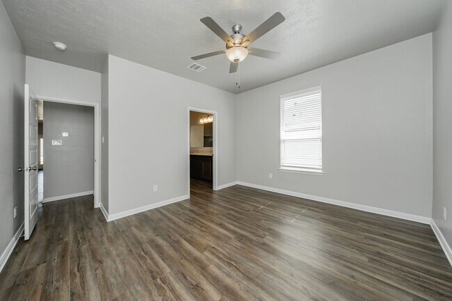 Building Photo - Where Style Meets Comfort: Elevate Your Li...
