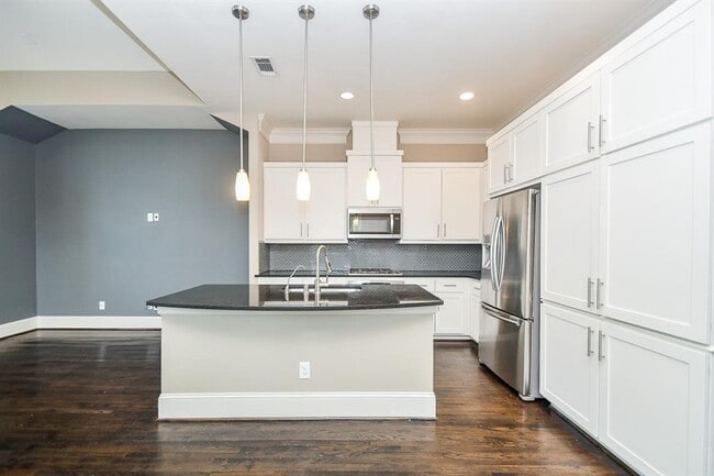 Building Photo - 716 Nicholson St