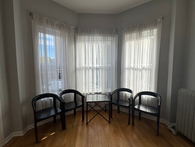 Building Photo - 1006 S Oakley Blvd