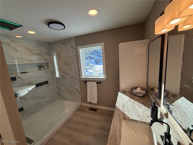 Building Photo - 3940 Ellendale Rd