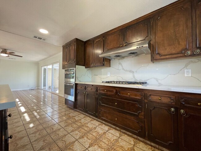 Building Photo - 6520 Havenside Dr