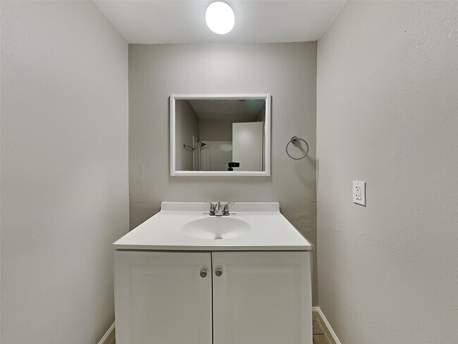 Building Photo - 16007 Brookford Dr