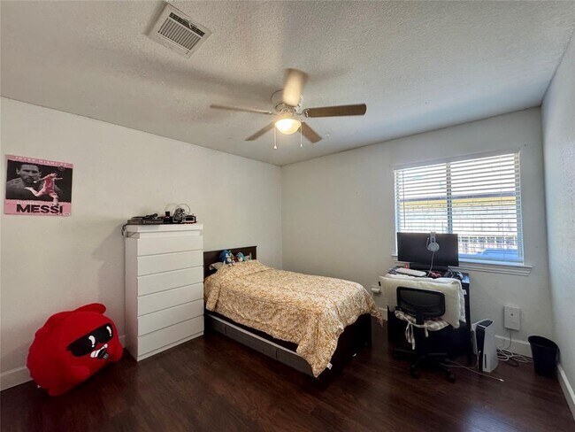 Building Photo - 1208 Leah Ln