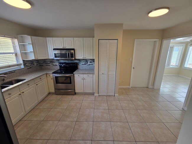 Building Photo - Charming 3 Bedroom Home in South Tampa's Ballast Point Neighborhood