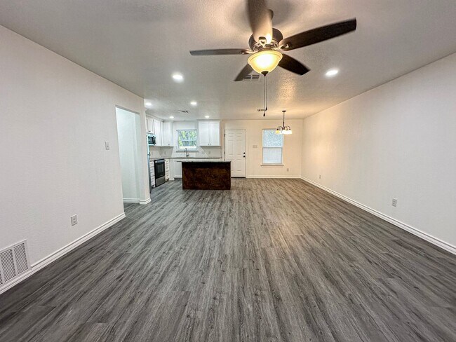 Building Photo - *NEW CONSTRUCTION* 3-Bedroom 2-Bathroom House Near Baylor!