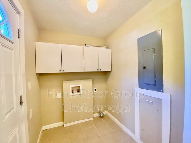 Building Photo - 5870 Grubb Rd