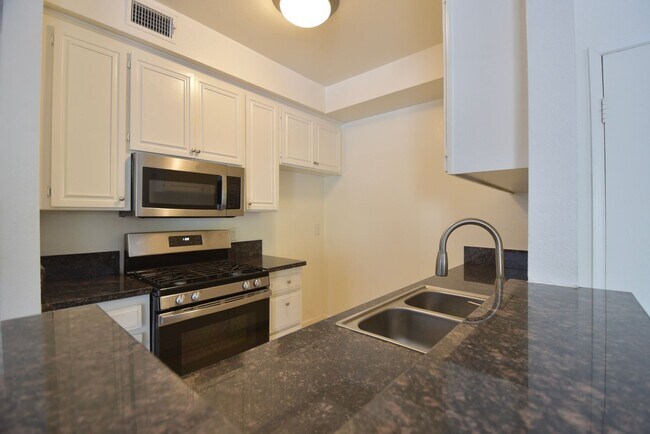 Building Photo - 11434 Moorpark St