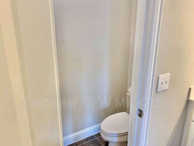 Building Photo - 914 Estelle Dr