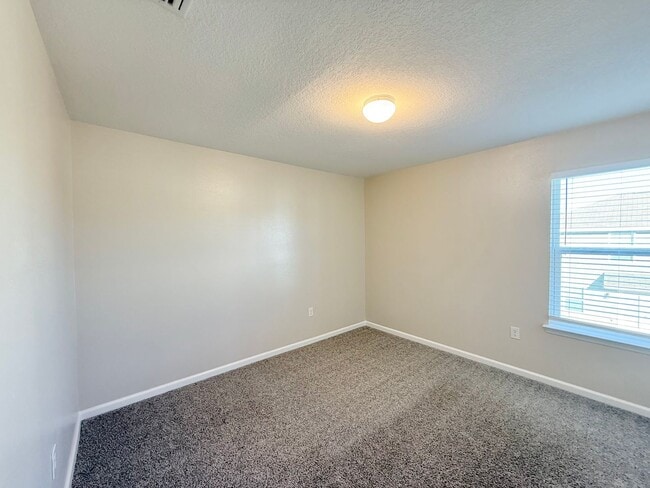 Building Photo - Spacious 5-Bedroom Home - Open Concept