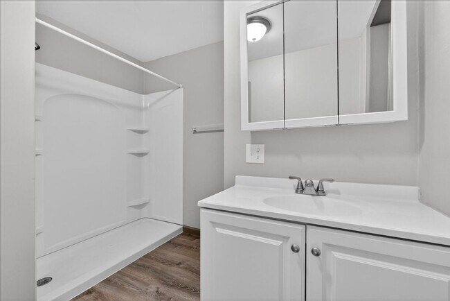 Building Photo - 4621 Quincy St