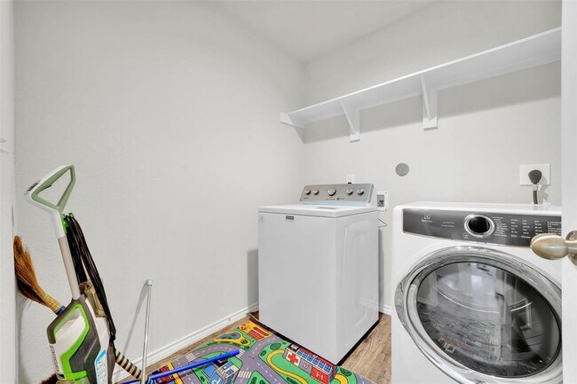 Building Photo - 4351 Stuebner Hl Dr